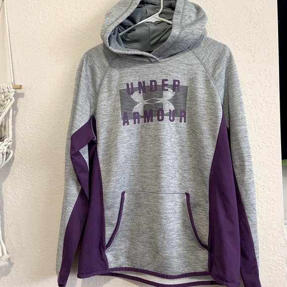 Under Armour Tops - Under Armour sweatshirt